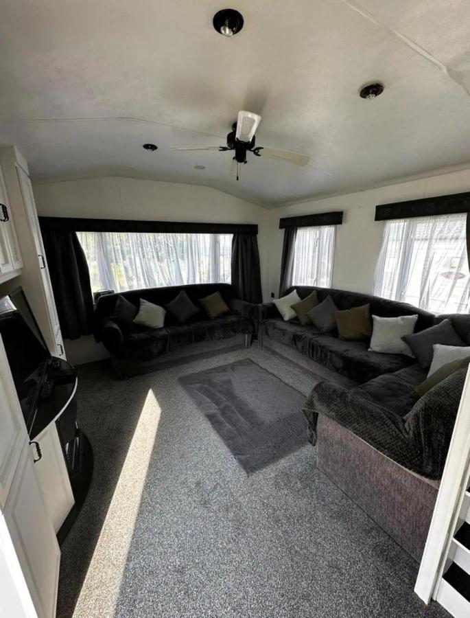 2 Bedroom Caravan With Sea Views Eastchurch Exterior foto